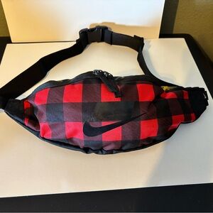 Nike Unisex Heritage Shoulder/Waist Fanny Hip Pack Traveling Bag Black/Red